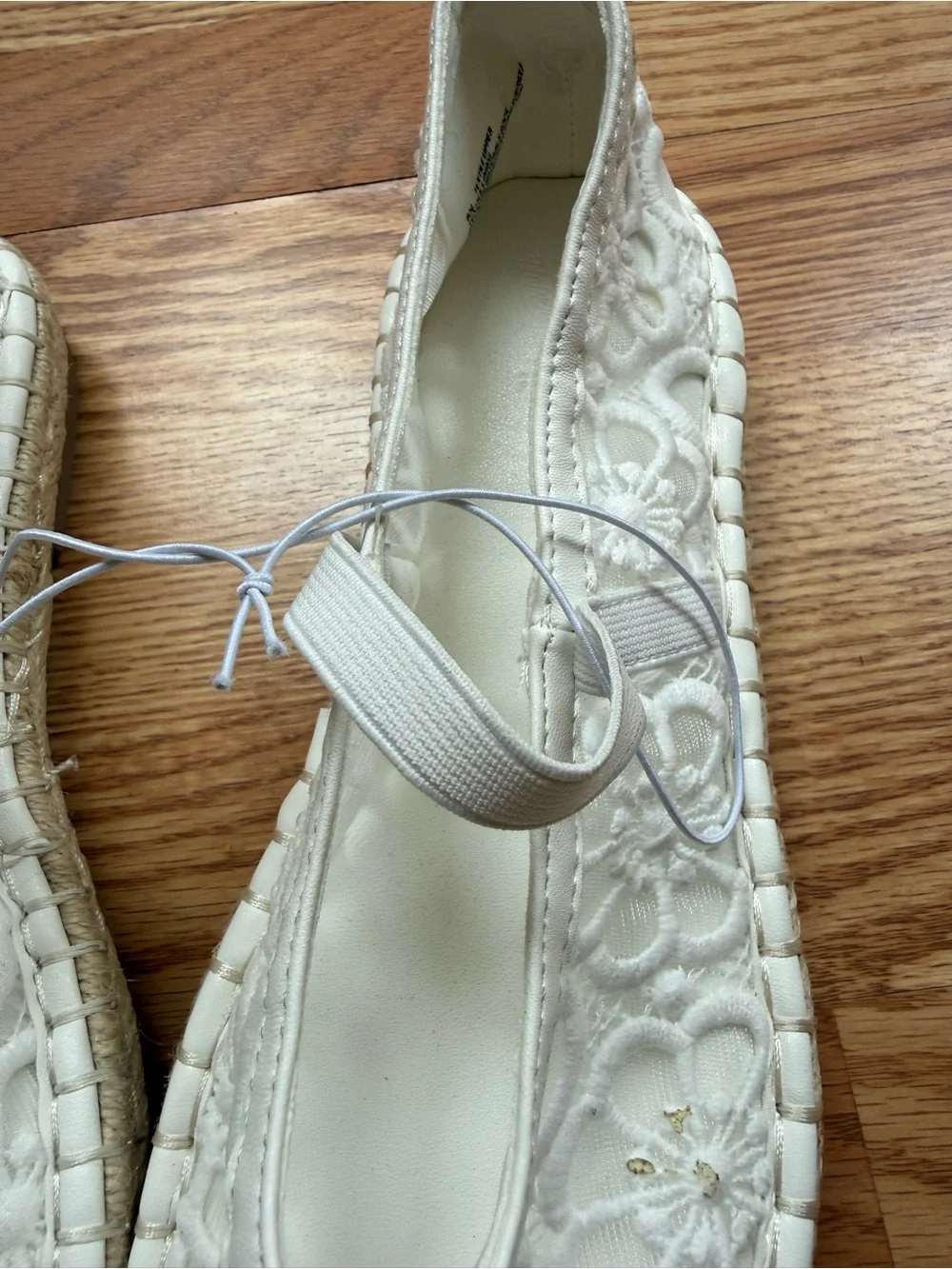 NWT Universal Thread White Embroidered Mary Jane Flats Size 8.5